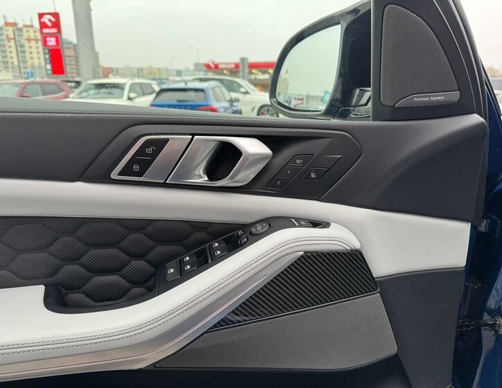 BMW X5 SUV / Terénní 4,4 l 460 kw