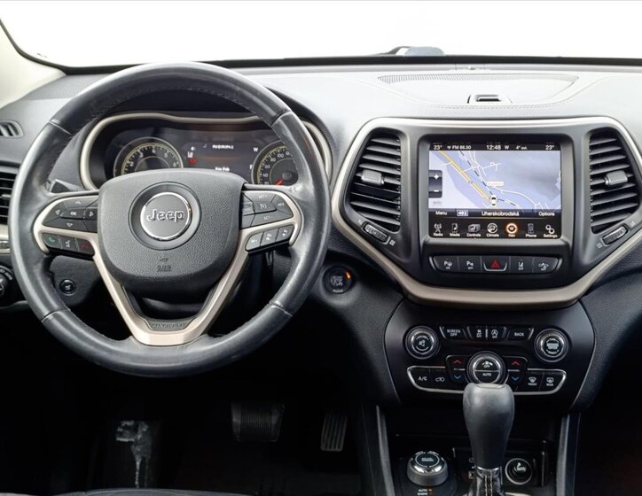 Jeep Cherokee SUV 3,2 l 200 kw