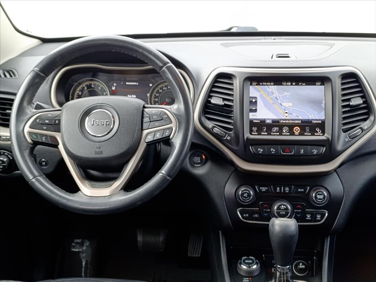 Jeep Cherokee SUV 3,2 l 200 kw