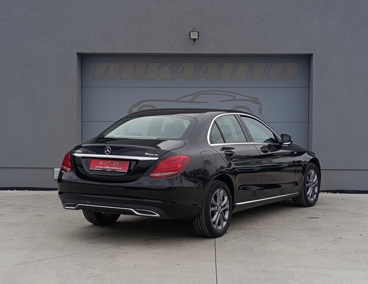Mercedes-Benz Třídy C Sedan / Limuzína 2,1 l 125 kw