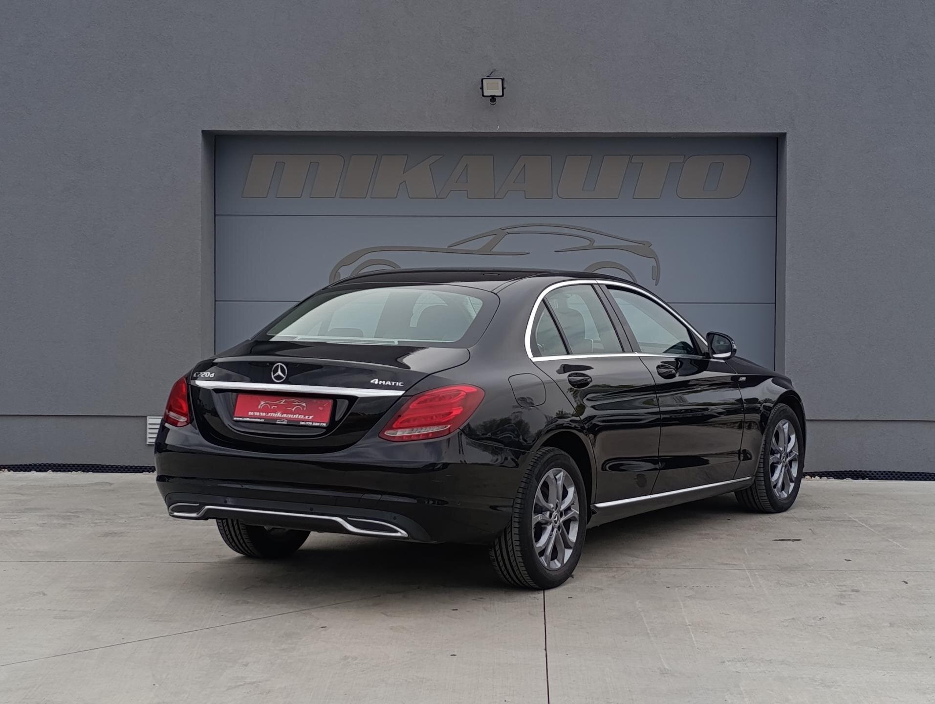 Mercedes-Benz Třídy C Sedan / Limuzína 2,1 l 125 kw