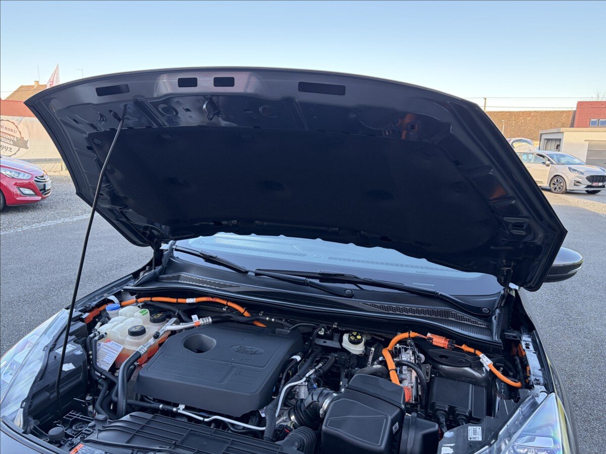 Ford Kuga SUV / Terénní 2,5 l 165 kw