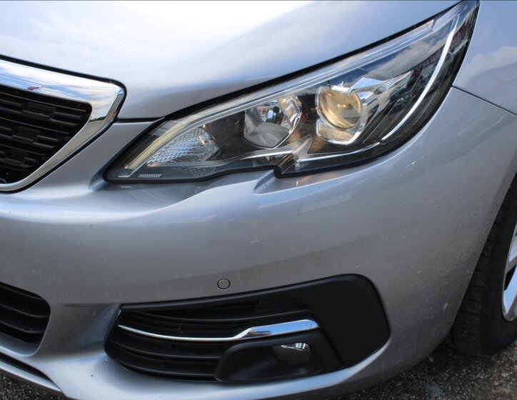Peugeot 308 Hatchback 1,5 l 75 kw