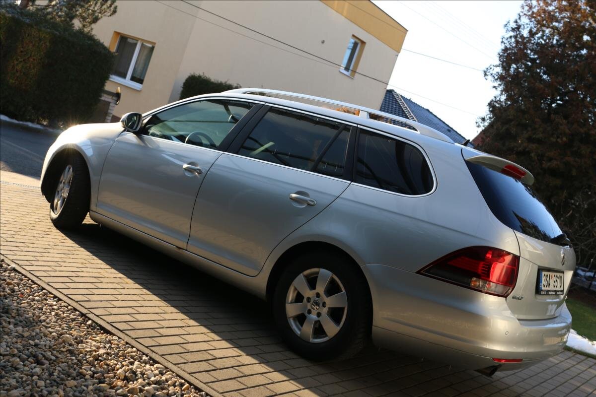 Volkswagen Golf Kombi 1,6 l 77 kw