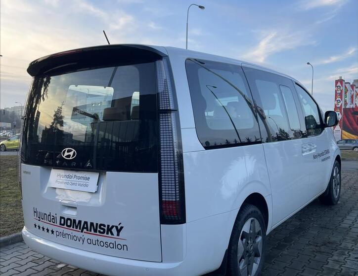 Hyundai Staria 4