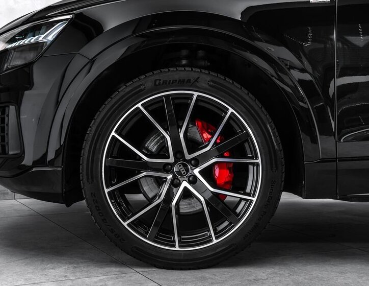 Audi Q8 SUV / Terénní 3,0 l 210 kw