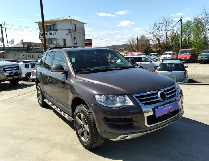 Volkswagen Touareg 1