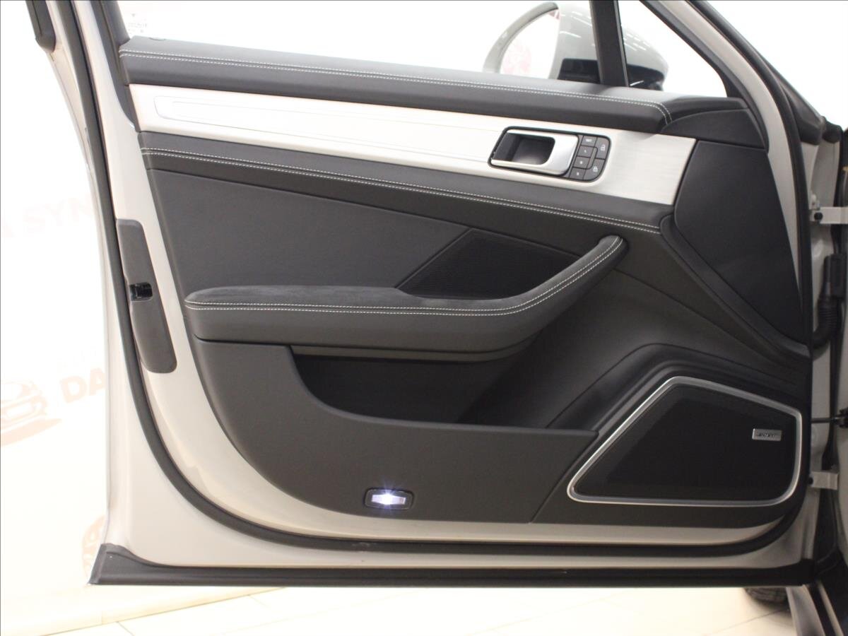 Porsche Panamera Hatchback 4,0 l 368 kw