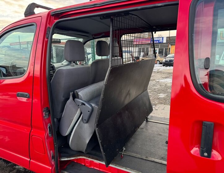 Toyota Hi-Ace Skříň 2,4 l 55 kw