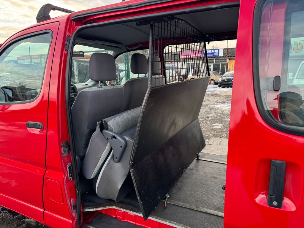 Toyota Hi-Ace Skříň 2,4 l 55 kw