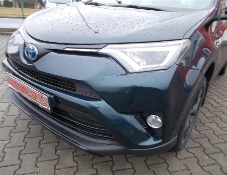 Toyota RAV4 SUV 2,5 l 114 kw