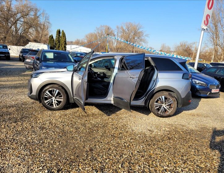 Peugeot 5008 SUV / Terénní 1,5 l 96 kw