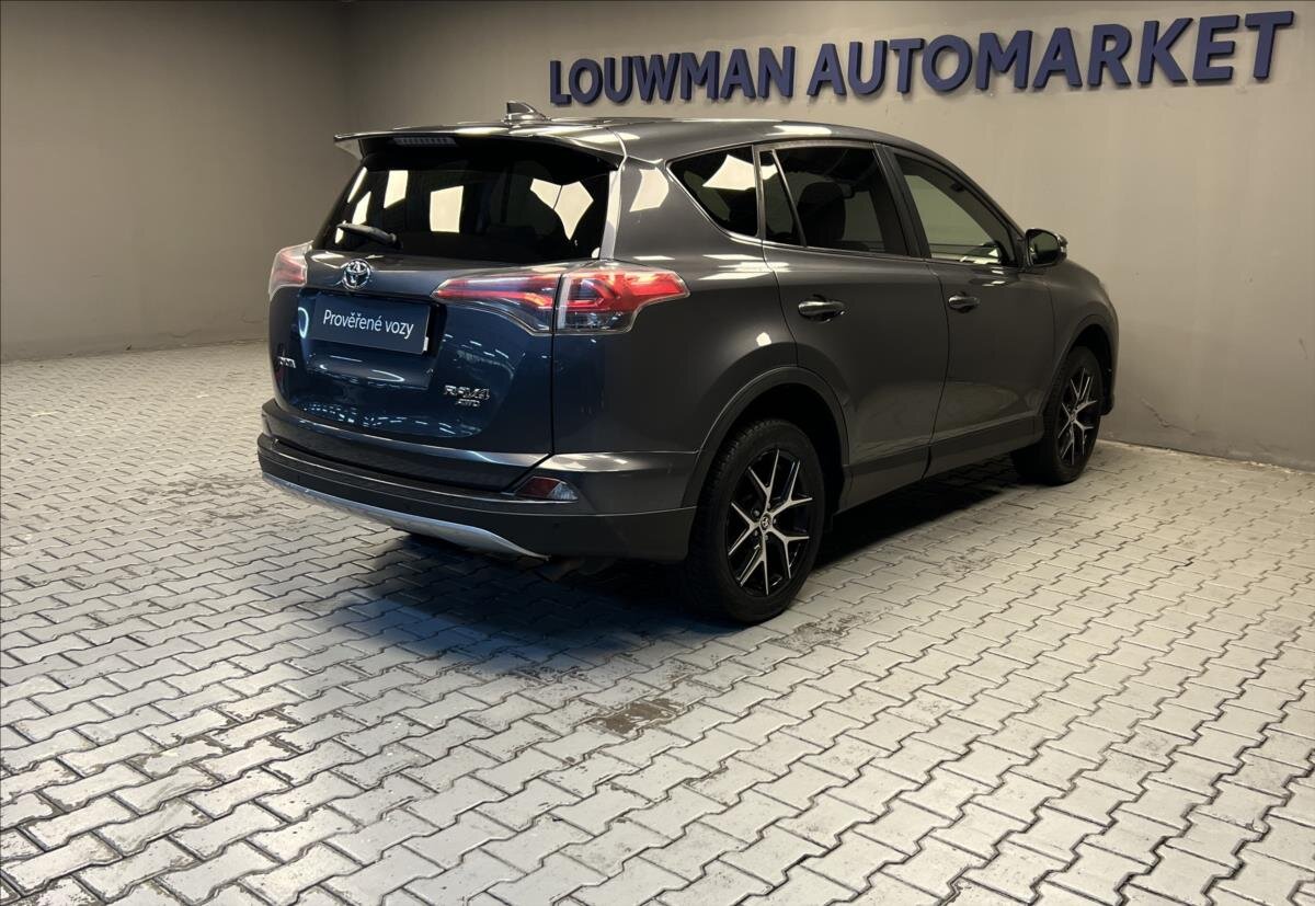 Toyota RAV4 SUV / Terénní 2,0 l 112 kw