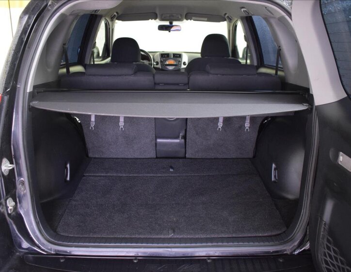 Toyota RAV4 SUV 2,0 l 112 kw