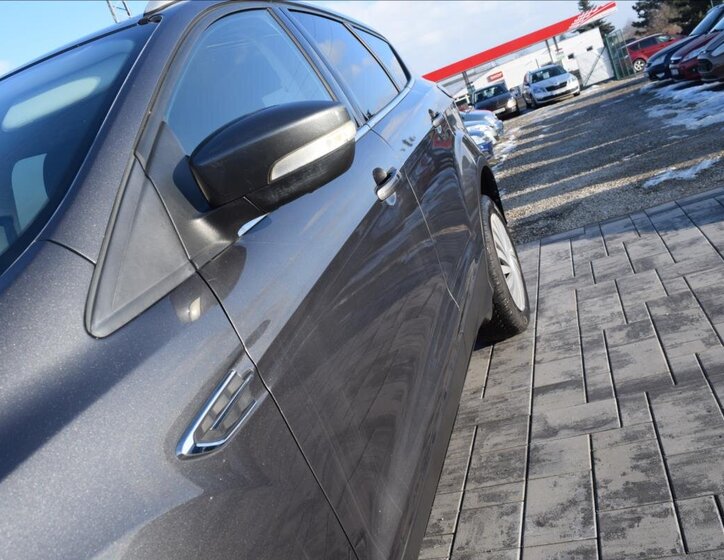 Ford Kuga SUV 1,5 l 88 kw