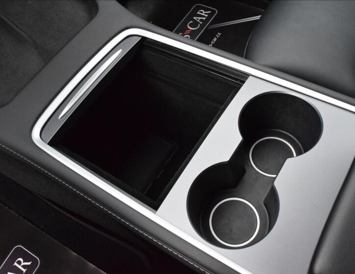 Tesla Model Y SUV / Terénní 0,0 378 kw