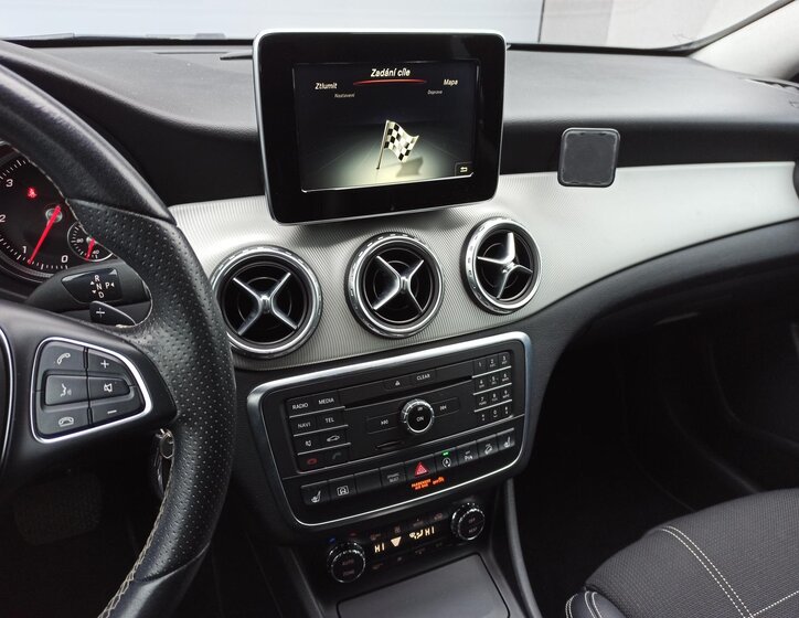 Mercedes-Benz GLA 20