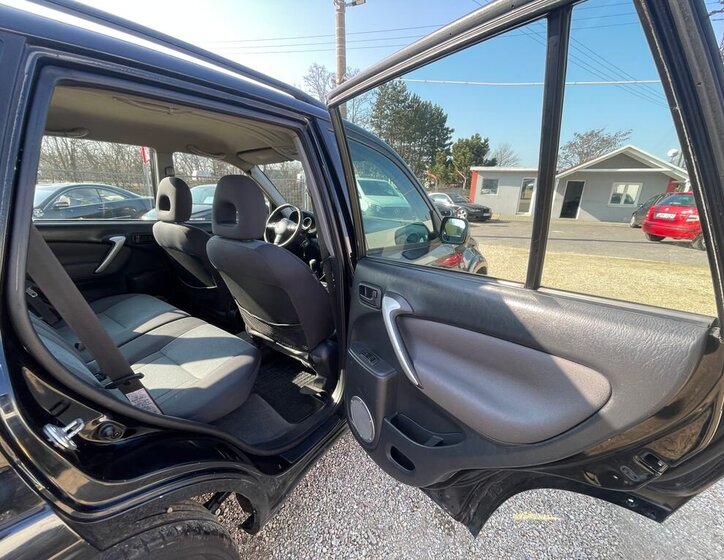 Toyota RAV4 SUV / Terénní 2,0 l 85 kw