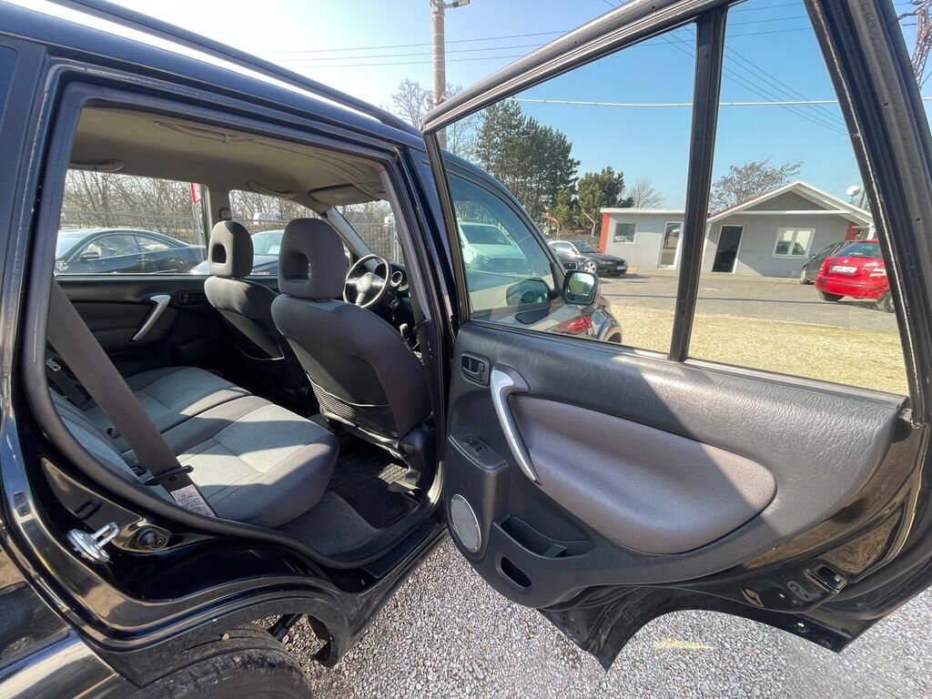 Toyota RAV4 SUV / Terénní 2,0 l 85 kw