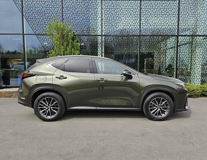 Lexus NX 450h plus SUV / Terénní 2,5 l 227 kw