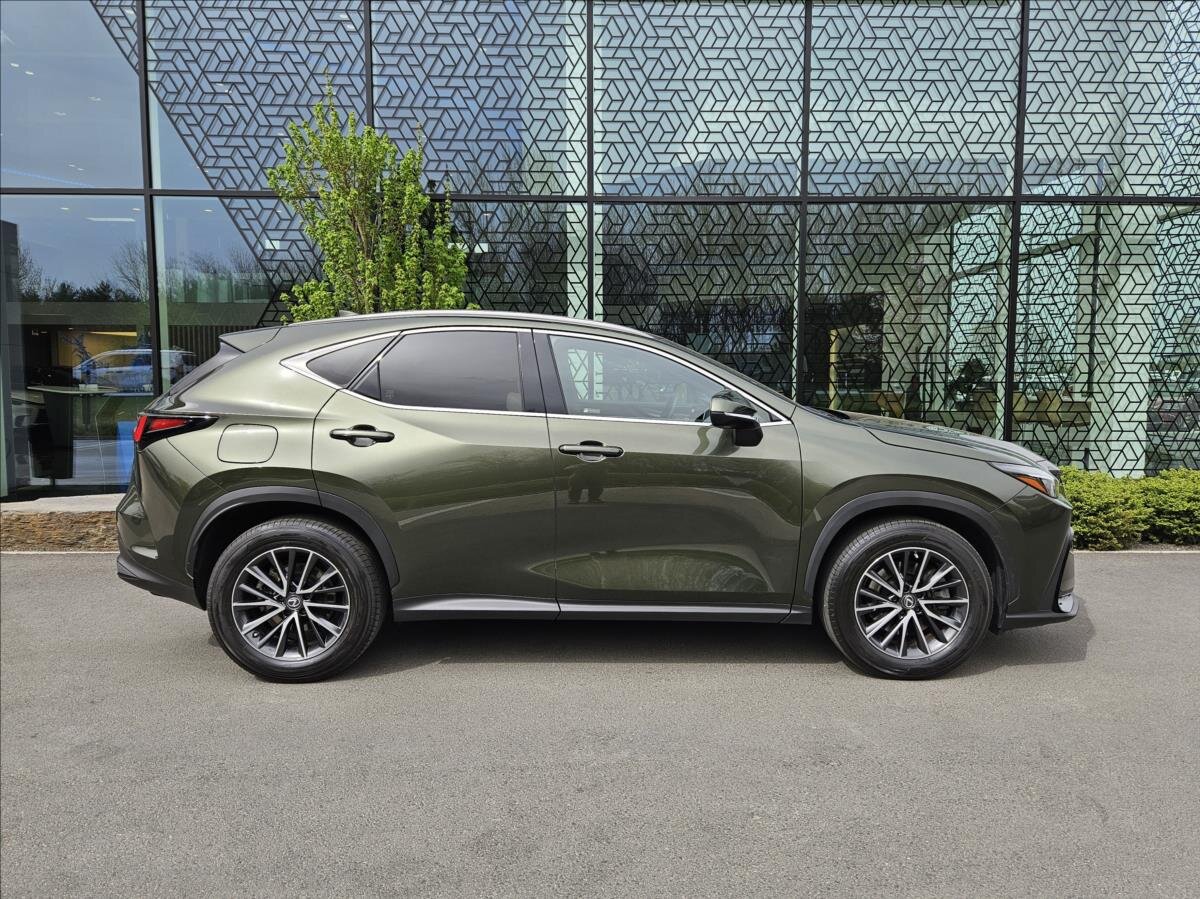 Lexus NX 450h plus SUV / Terénní 2,5 l 227 kw