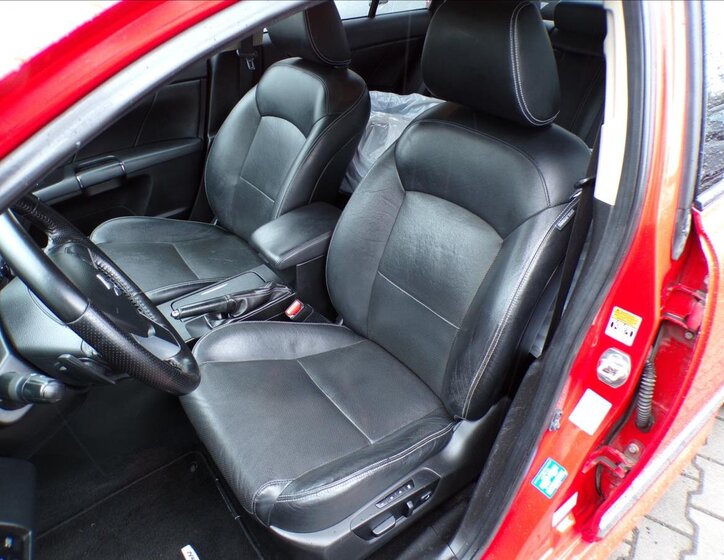 Suzuki Kizashi Sedan / Limuzína 2,4 l 131 kw