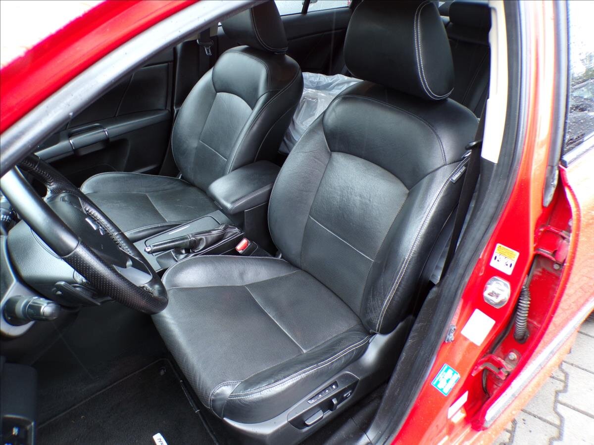 Suzuki Kizashi Sedan / Limuzína 2,4 l 131 kw