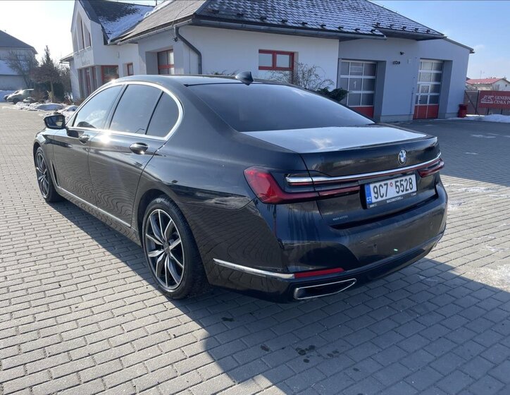 BMW Řada 7 Sedan 3,0 l 210 kw