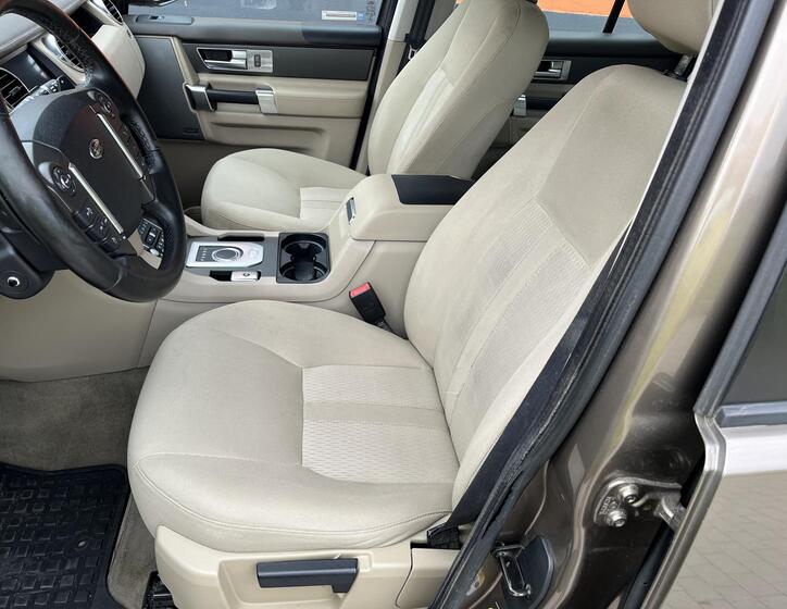 Land Rover Discovery 9