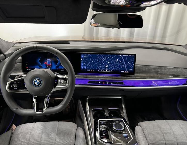 BMW i7 7