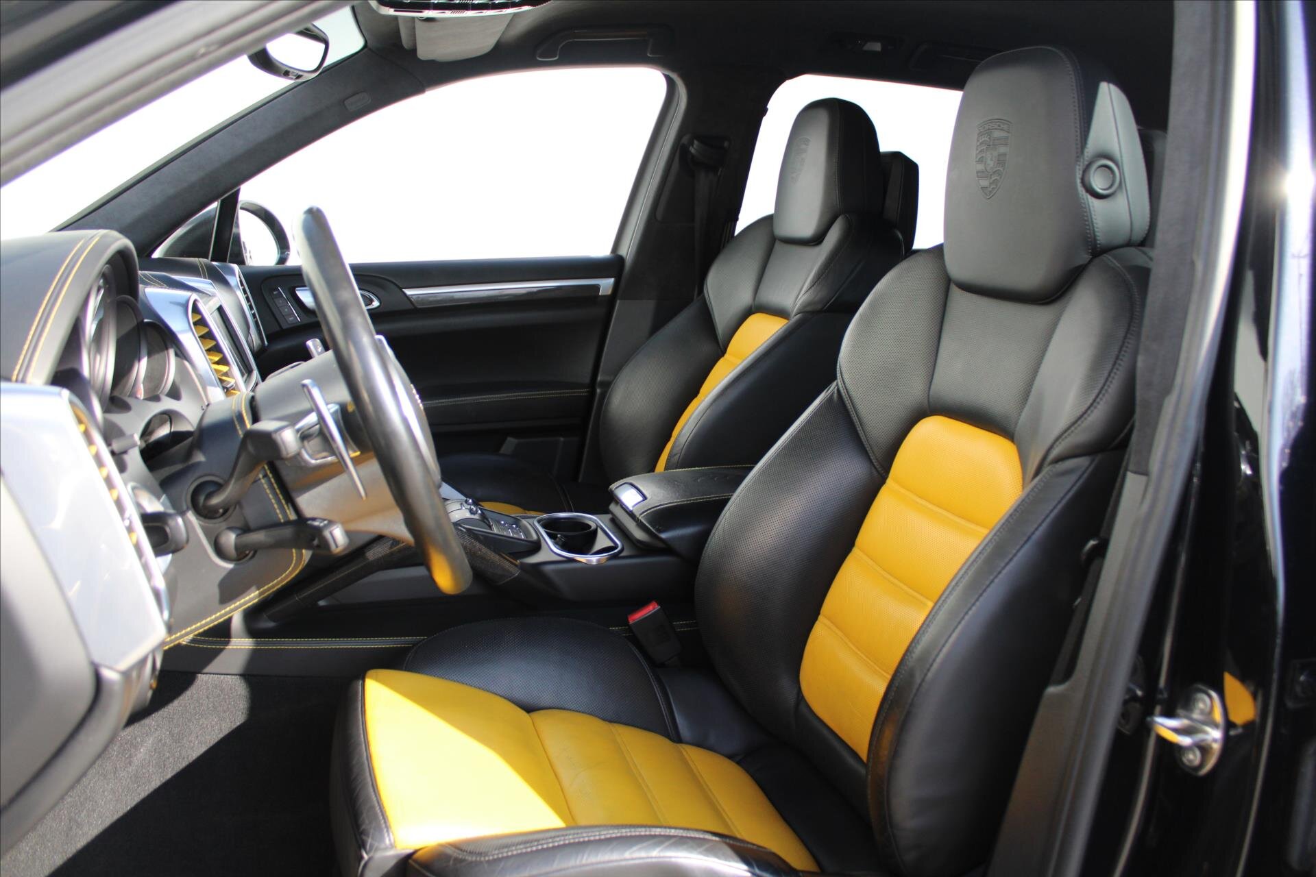 Porsche Cayenne SUV 4,8 l 397 kw