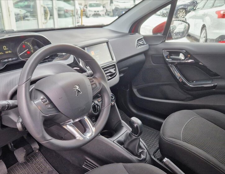 Peugeot 208 Hatchback 1,2 l 61 kw