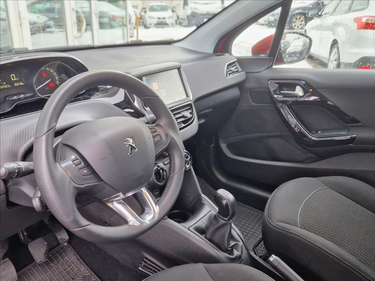 Peugeot 208 Hatchback 1,2 l 61 kw