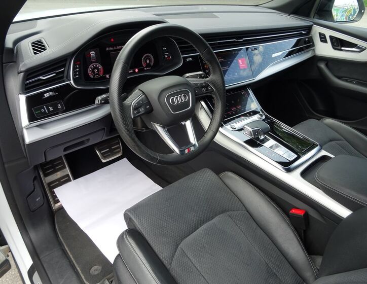 Audi Q8 22
