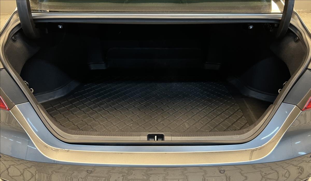 Toyota Camry Sedan 2,5 l 131 kw