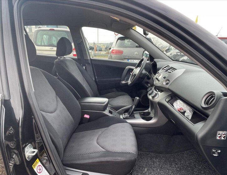 Toyota RAV4 SUV / Terénní 2,0 l 112 kw