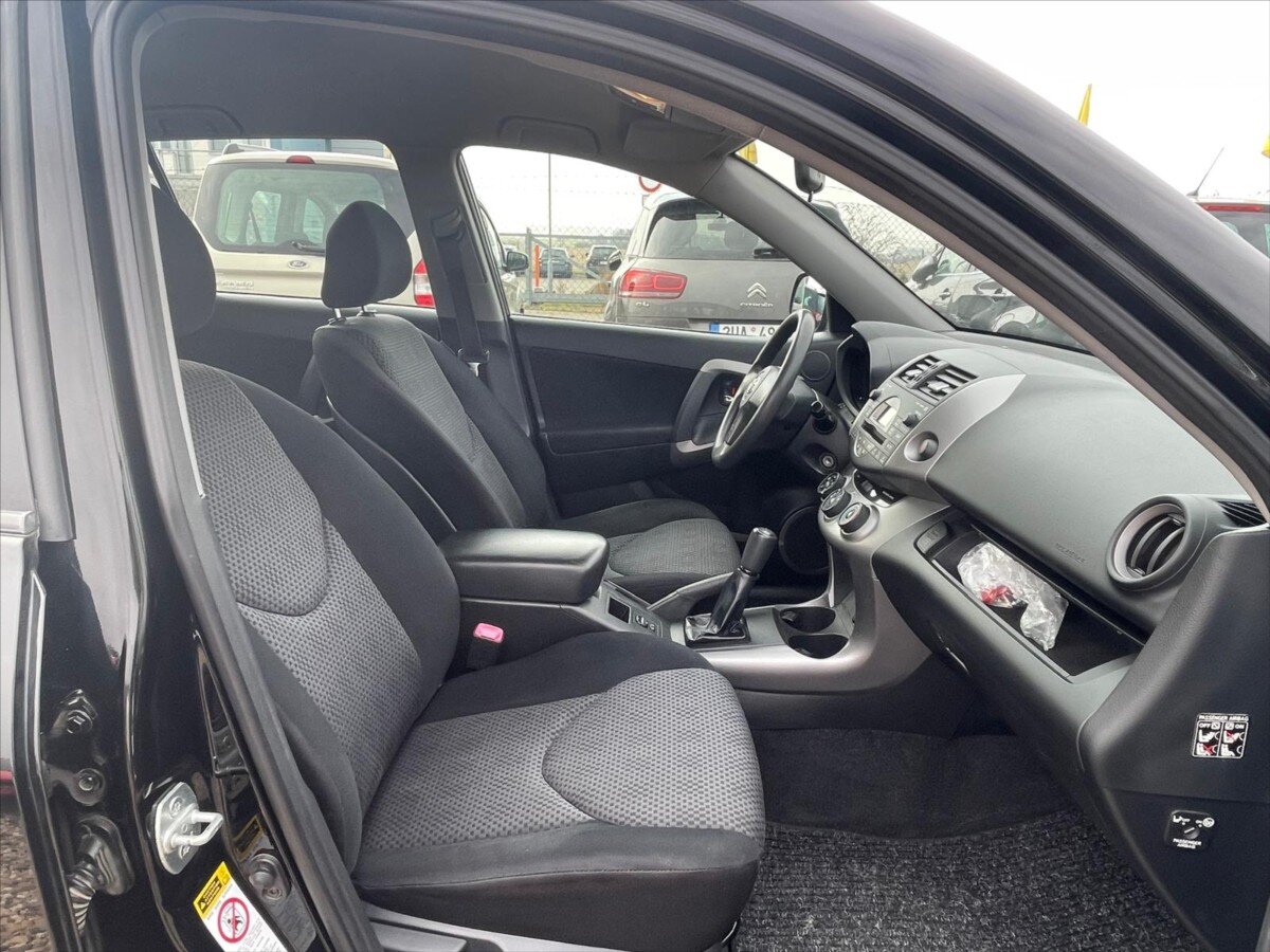 Toyota RAV4 SUV / Terénní 2,0 l 112 kw