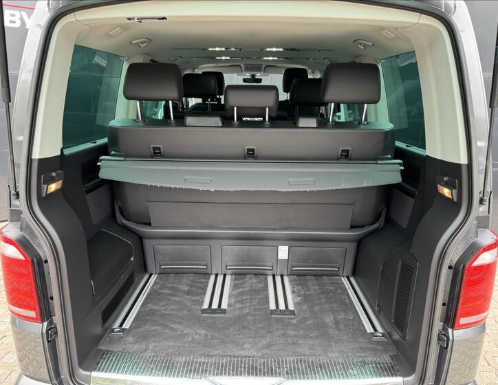 Volkswagen Multivan 13