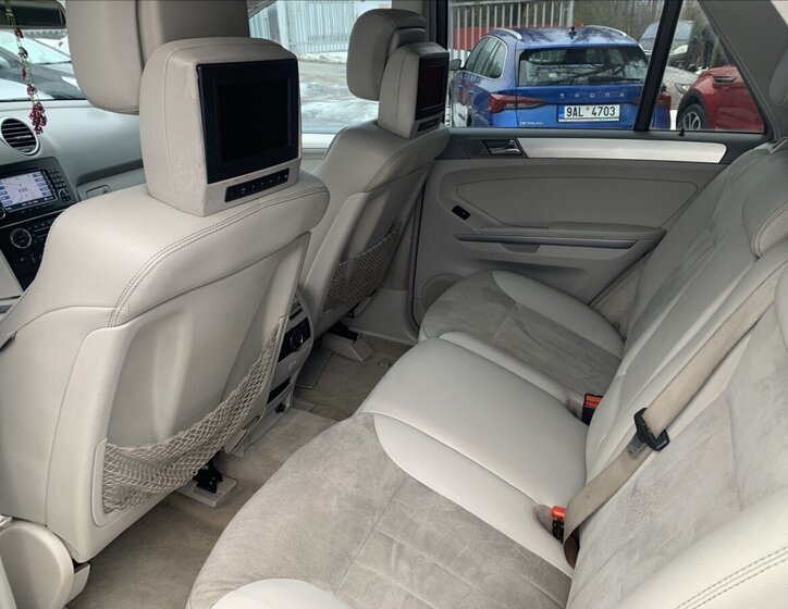 Mercedes-Benz Třídy M SUV 4,0 l 225 kw