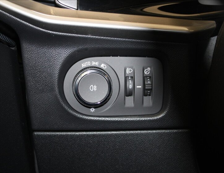 Opel Mokka SUV / Terénní 1,5 l 81 kw