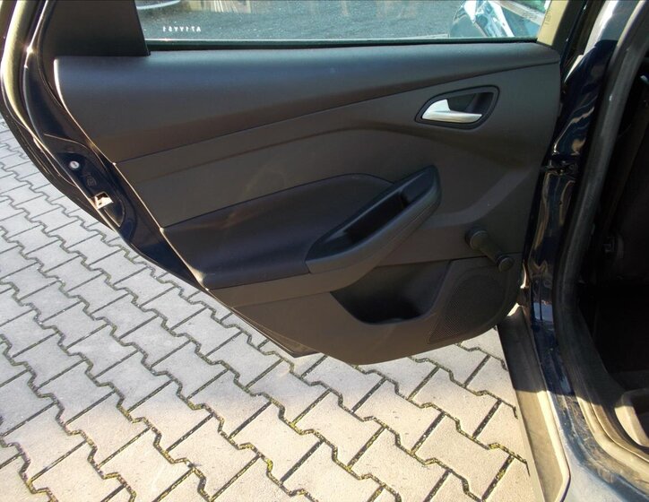 Ford Focus Hatchback 999,0 74 kw