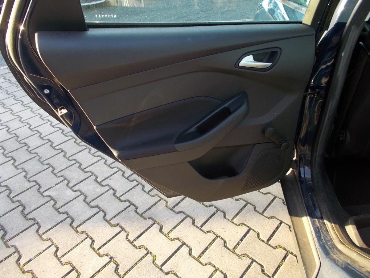 Ford Focus Hatchback 999,0 74 kw