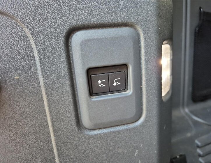 Land Rover Defender SUV / Terénní 3,0 l 147 kw