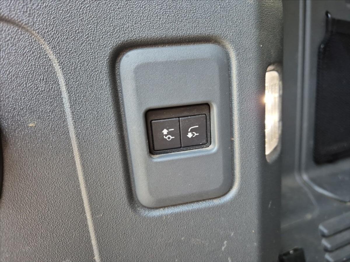 Land Rover Defender SUV / Terénní 3,0 l 147 kw