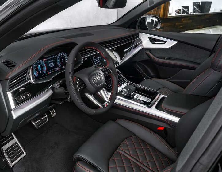 Audi Q8 SUV / Terénní 3,0 l 210 kw