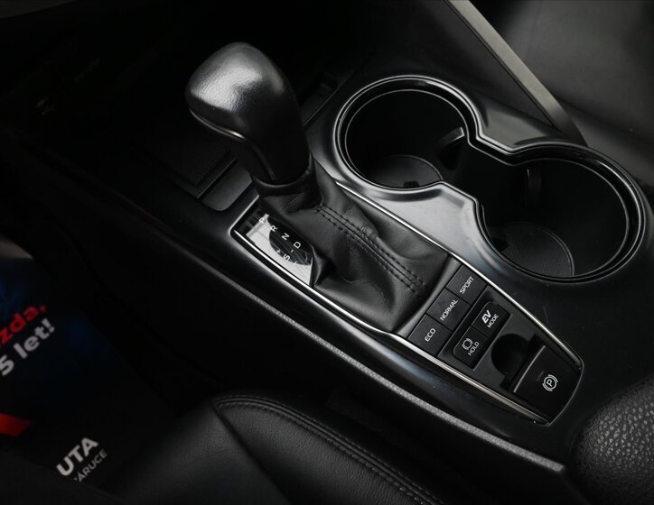 Toyota Camry Sedan / Limuzína 2,5 l 160 kw