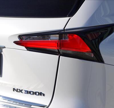Lexus NX 300h 37
