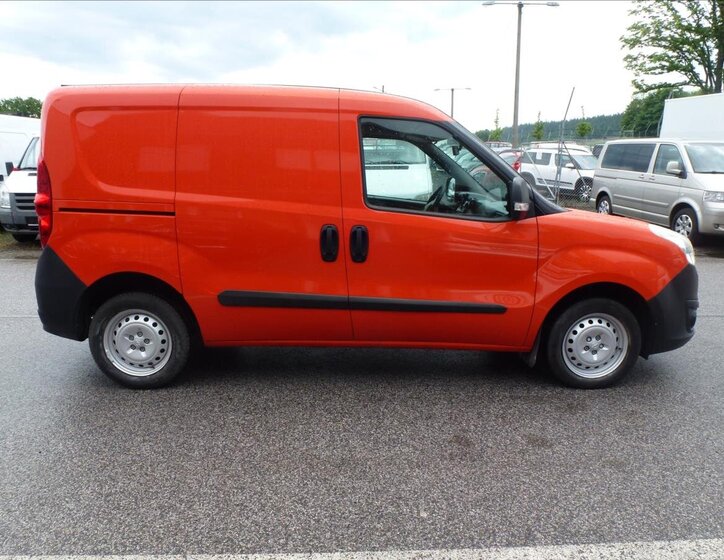 Opel Combo Skříň 1,2 l 66 kw