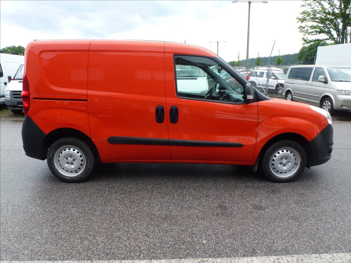 Opel Combo Skříň 1,2 l 66 kw