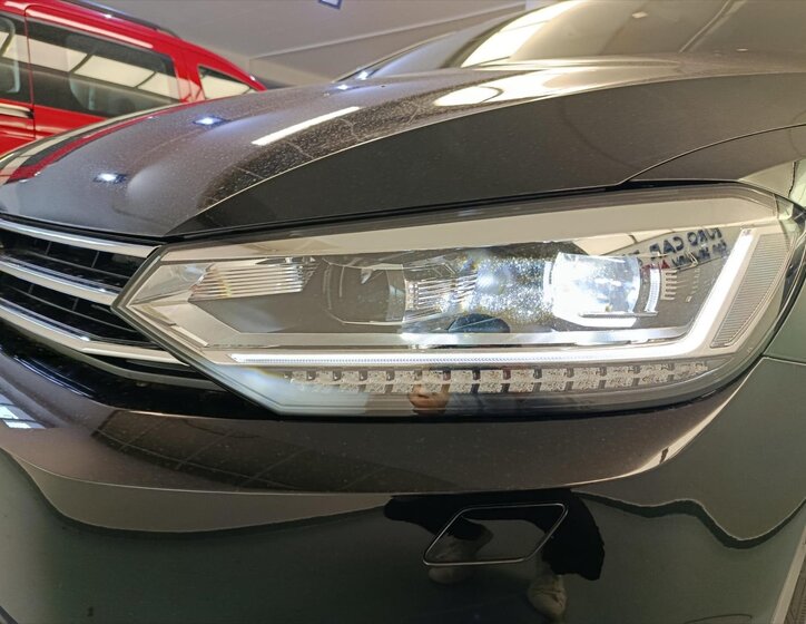 Volkswagen Touran MPV 1,5 l 110 kw